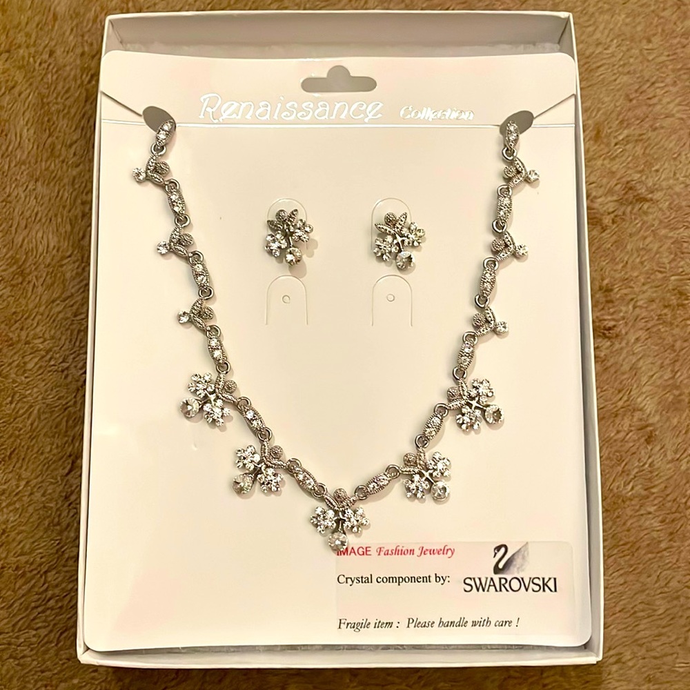 Necklace and earrings set, with Swarovski crystals